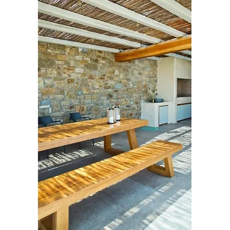 La Isla Bonita: Luxury Mykonos Retreat With Sea Views